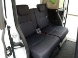 後席シートも広々。