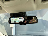 ルームミラーには、上から丸見えアラウンドビューモニターが写るので駐車が苦手な方には便利な装備になりますね♪