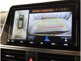 パノラミックビューモニター付きです。車両を上から見たような映像をディスプレイオーディオ画面に表示。運転席からの目視だけでは見にくい、車両周辺の状況をリアルタイムでしっかり確認できます。