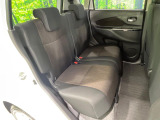 後部座席も気になるようなキズ・汚れやへたり等、大きなダメージはなく、良好な状態です。