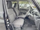 運転席シート廻りは使用感も少なく、良好な状態となっています。前オーナー様が丁寧に使っていたことがよくわかりますね。