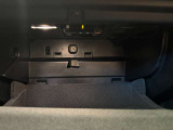 グローブボックス内にETC車載器を搭載しております。