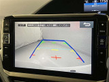 【バックガイドモニター】 車庫入れなど後進運転時に死角をモニターで確認ができて安全です♪ ステアリング操作の参考になるガイド線も表示しますので車庫入れがニガテな方も安心ですネ!