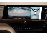 パノラミックビューモニター付きです。車両を上から見たような映像をディスプレイオーディオ画面に表示。運転席からの目視だけでは見にくい、車両周辺の状況をリアルタイムでしっかり確認できます。