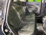 後部座席も気になるようなキズ・汚れやへたり等、大きなダメージはなく、良好な状態です。
