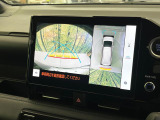 【パノラミックビューモニター】専用のカメラにより、上から見下ろしたような視点で360度クルマの周囲を確認することができます☆死角部分も確認しやすく、狭い場所での切り返しや駐車もスムーズに行えます。
