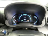 とっても見やすいメーターです。夜間時はラグジュアリーな気分にさせてくれる照明が魅力ですので、夜のドライブも楽しみになりますよ♪