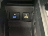USB端子付き。最近、普及しているUSB。スマホやタブレット以外もUSB充電が増えていますよね。またスマホやメモリー媒体にお手持ちの、貴方のお気に入りの音楽を車内でも楽しめます♪