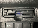 ハンドルの左下にETCがついています。高速道路の料金所の通過も楽々です。 カードの取り出しもしやすい場所についています。