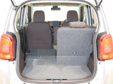 簡単に収納できる後部座席!大空間が出現します!シートアレンジが多彩な点も特徴です!レジャー用品も積み込めます!