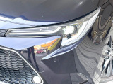 【LEDヘッドライト】悪天候や夜間走行時も良好な視界を確保し安心して運転できる高輝度LEDヘッドライトを装備!点灯速度が早く、消費電力も抑えられています。