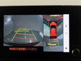 パノラミックビューモニター付きです。車両を上から見たような映像をモニター画面に表示。運転席からの目視では見にくい、車両周辺の状況をリアルタイムでしっかり確認できます。