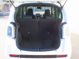 【ラゲッジスペース】後部座席が最後部でもしっかり荷物を積める広さ!さらにシートアレンジで荷室の大きさを調整できるので、乗る人数や荷物の量に合わせて荷物を置ける空間が拡大できます。