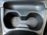 シフトレバーの近くにドリンクホルダーがついてます!運転中でも使いやすい位置です(*^▽^*)