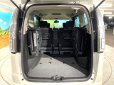 普段のお買い物や通勤、送迎等に十分な荷室スペースを確保しております。セカンドシートを倒すと、大きな荷物の積載も可能です♪