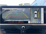 パノラミックビューモニター付きです。車両を上から見たような映像をディスプレイオーディオ画面に表示。運転席からの目視だけでは見にくい、車両周辺の状況をリアルタイムでしっかり確認できます。