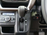 ストレート式のシフトレバーを採用しております♪シンプルなので、誰でも使いやすいですネ☆
