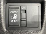 【パワースライドドア】スマートキーや運転席のスイッチでスライドドアの開閉が可能♪電動だから力を入れてドアを開ける必要が無く、小さいお子様でも、重い荷物を持っている時もラクに開け閉めできます♪