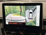 【パノラミックビューモニター】専用のカメラにより、上から見下ろしたような視点で360度クルマの周囲を確認することができます☆死角部分も確認しやすく、狭い場所での切り返しや駐車もスムーズに行えます。