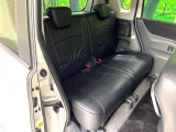 後部座席も気になるようなキズ・汚れやへたり等、大きなダメージはなく、良好な状態です。