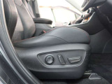パワーシート搭載。微妙な調整が手軽にでき、ピッタリなポジションで運転することが可能です。