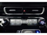 ★エアコンはオートタイプが装着済みです!オートモードにしておけば、車内温度を設定するだけで風の料や吹き出し口の切り替えを機械が行ってくれます!一年中快適な環境を作れますよ♪