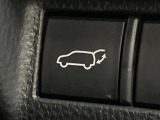 【パワーバックドア】スマートキーや運転席のボタンを押すだけでリアゲートが自動で開閉します!荷物を持っている時や、高い位置にあるバックドアを閉める際に便利な機能です♪