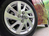 【純正アルミホイール】外観にマッチした純正アルミホイールを装着しております。各種社外アルミホイールや、スタッドレスタイヤも取扱いしております。是非ご相談ください♪
