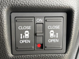 【両側パワースライドドア】スマートキーや運転席のスイッチで後席両側スライドドアの開閉が可能♪電動だから力を入れてドアを開ける必要が無く、小さなお子様でも簡単に開け閉めでき快適です♪