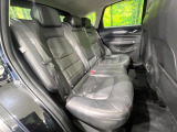 後部座席も気になるようなキズ・汚れやへたり等、大きなダメージはなく、良好な状態です。