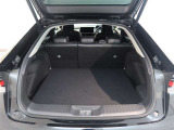 開口部の広いラゲージスペースは、ゴルフバックなどの荷物もラクラク積み込めます。