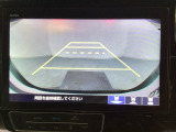バックでの車庫入れも安心です! リアカメラが付いているバックモニター付のナビを装備しております。操作線もついており距離感も画面から確認できます。