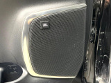 【JBLサウンドシステム】高度なチューニング能力が搭載されており、高音質な音楽をお楽しみいただけます♪