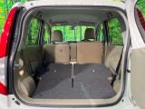 普段のお買い物や通勤、送迎等に十分な荷室スペースを確保しております。セカンドシートを倒すと、大きな荷物の積載も可能です♪