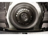 【スペアタイヤ】 応急用タイヤを搭載しております。