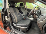 運転席シート廻りは使用感も少なく、良好な状態となっています。前オーナー様が丁寧に使っていたことがよくわかりますね。