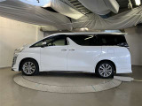 助手席側は電動スライドドアになってます。運転席やキーのリモコンで開閉できるので手が塞がっていても楽に積み降ろし出来ますよ。