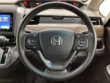ハンドルにHondaセンシング系のクルーズコントロールやレーンキープアシストなどのスイッチと、オーディオの操作スイッチが装備されています。ハンドルから手を離さず安全に操作できます。