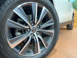 【純正18インチアルミホイール】外観にマッチした純正アルミホイールを装着しております。各種社外アルミホイールや、スタッドレスタイヤも取扱いしております。是非ご相談ください♪