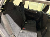 十分な膝回りの広さと座り心地の良い後部座席シート。