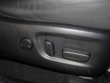 パワーシート搭載。微妙な調整が手軽にでき、ピッタリのポジションで運転することが可能です。