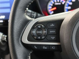 ステアリングスイッチ付き。前方から目を離すことなく操作することが可能です。