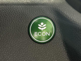【ECONモード(イーコン)】クルマの動きを管理するシステムです。燃費を優先に自動制御されるもので、低燃費走行を自然にできるようになります。