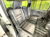 後部座席も気になるようなキズ・汚れやへたり等、大きなダメージはなく、良好な状態です。