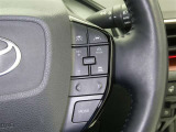 【レーダークルーズコントロール】(全車速追従機能付)付きです。車速に応じて追従支援してくれるので、ロングドライブも快適です。詳細は販売店スタッフまでおたずねください。