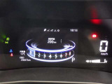 とっても見やすいメーターです。夜間時はラグジュアリーな気分にさせてくれる照明が魅力ですので、夜のドライブも楽しみになりますよ♪
