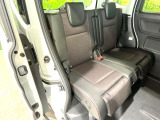 後部座席も気になるようなキズ・汚れやへたり等、大きなダメージはなく、良好な状態です。