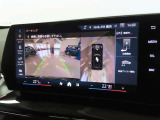 リアビューカメラ。ガイドラインとパークディスタンスコントロールで安全に車庫入れ可能。