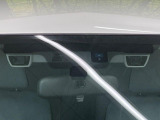 【アイサイトVer2】前方の車両等を検知し、衝突しそうな時は警報で注意を促し、ブレーキを踏む力をサポート。ブレーキを踏めなかった場合は衝突被害軽減ブレーキが作動、衝突回避をサポートします。