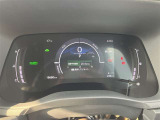 とっても見やすいメーターです。夜間時はラグジュアリーな気分にさせてくれる照明が魅力ですので、夜のドライブも楽しみになりますよ♪